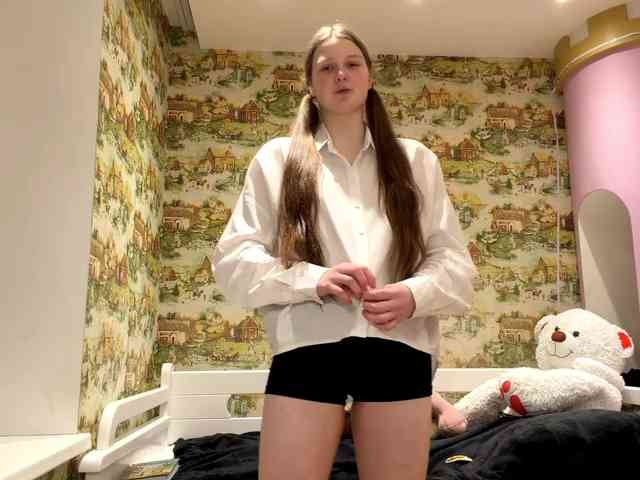 KiaraBasbas webcam