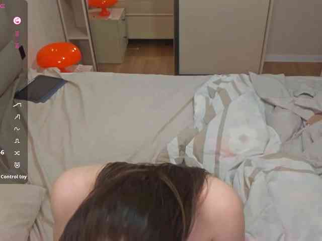 KiaraBasbas webcam