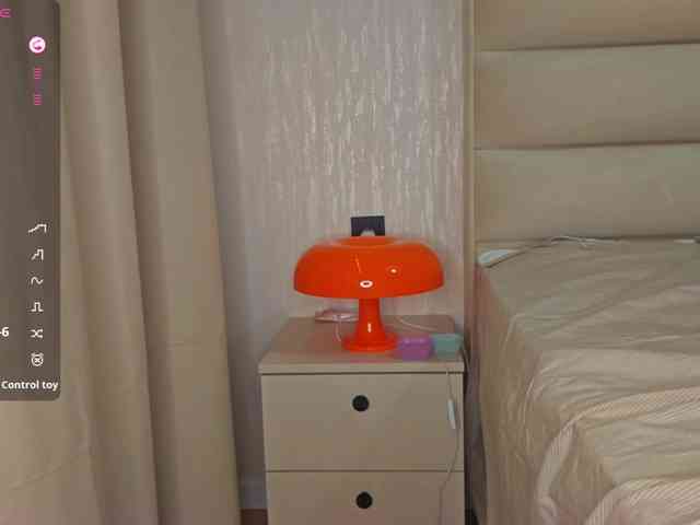 KiaraBasbas webcam