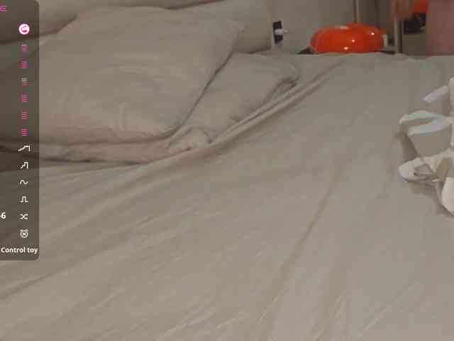 KiaraBasbas webcam