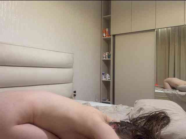 KiaraBasbas webcam