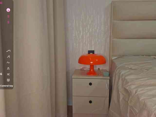 KiaraBasbas webcam