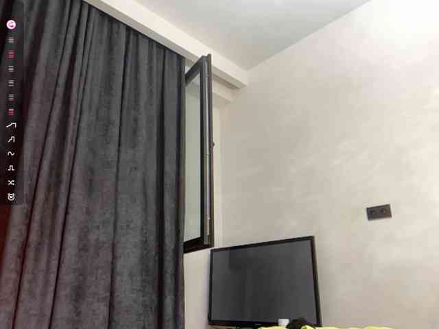 KiaraBasbas webcam