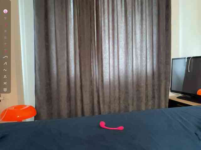 KiaraBasbas webcam