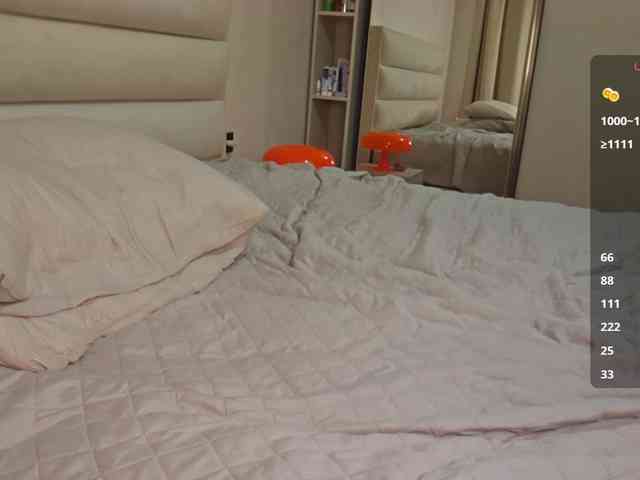 KiaraBasbas webcam