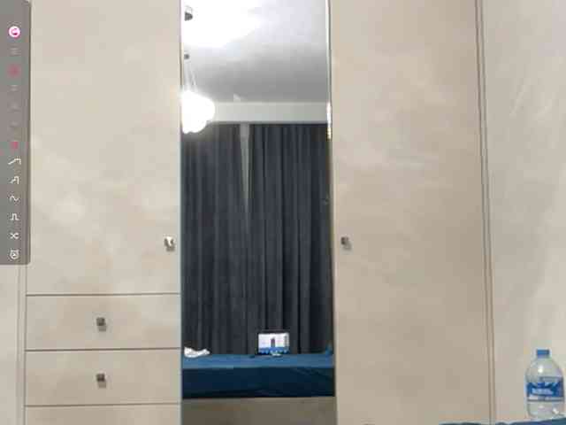 KiaraBasbas webcam