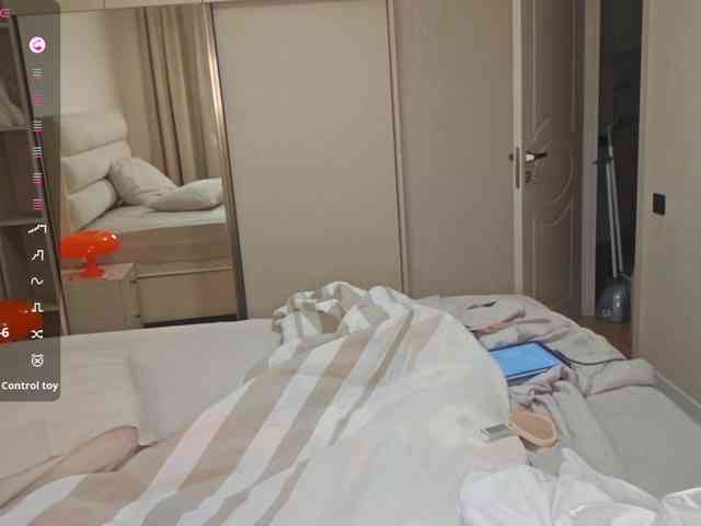 KiaraBasbas webcam