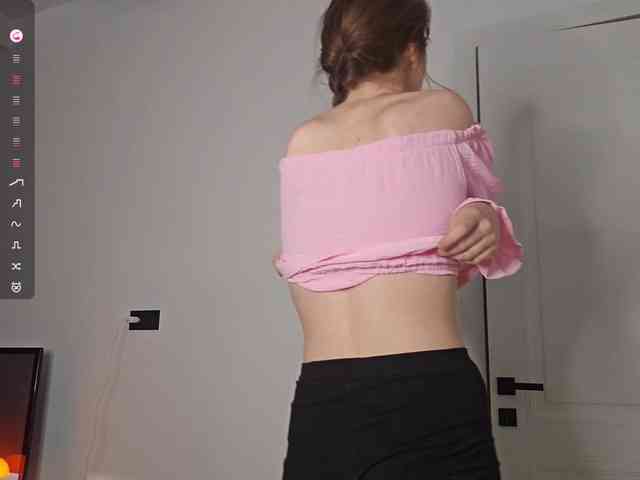 KiaraBasbas webcam