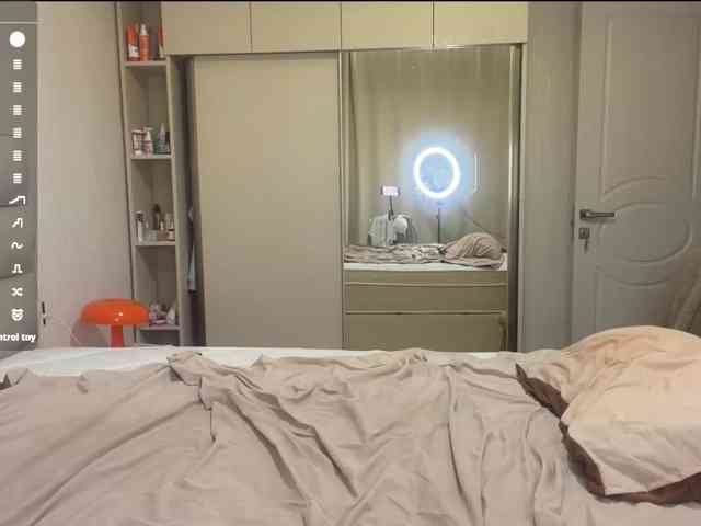 KiaraBasbas webcam