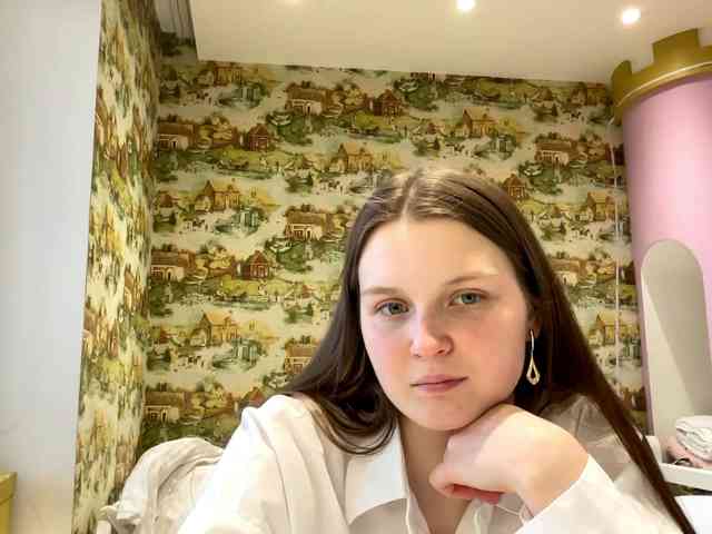 モデル: KiaraBasbas