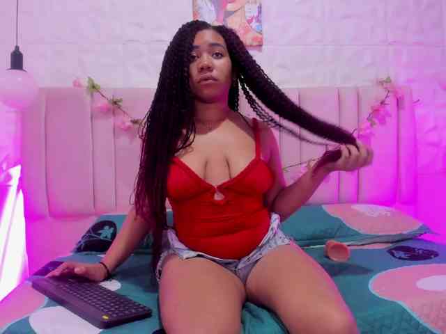 Ce modèle est en direct maintenant. ashly-ruiz
