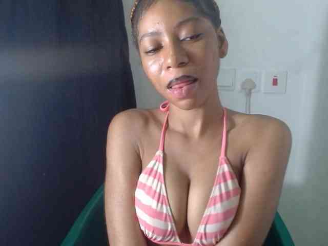 Pussyxwetx webcam