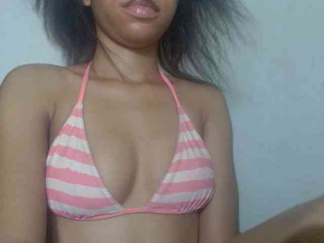Pussyxwetx webcam