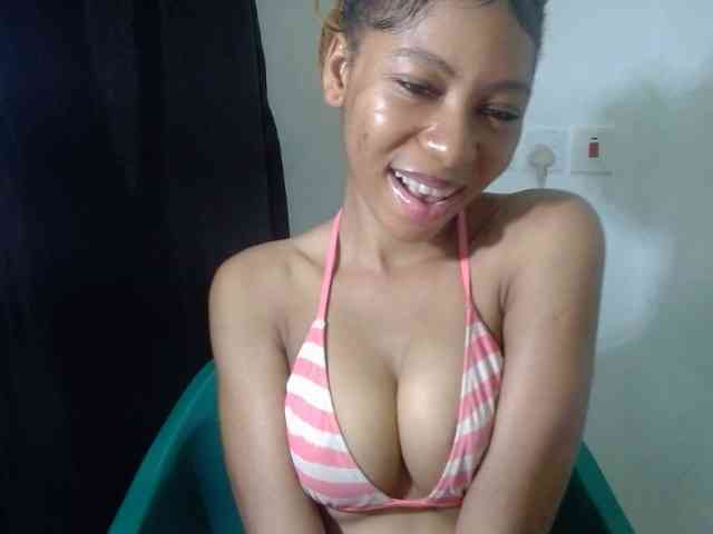 Pussyxwetx webcam