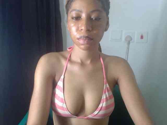 Pussyxwetx webcam