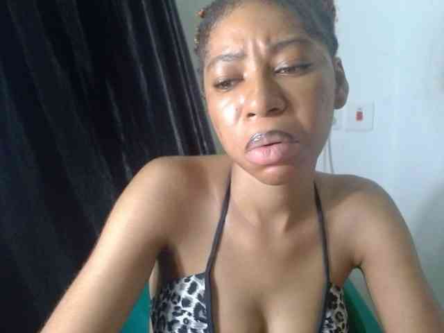 Pussyxwetx webcam