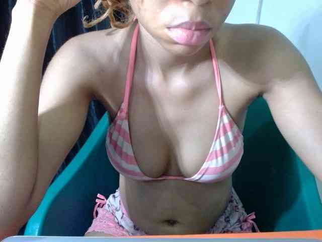Pussyxwetx webcam