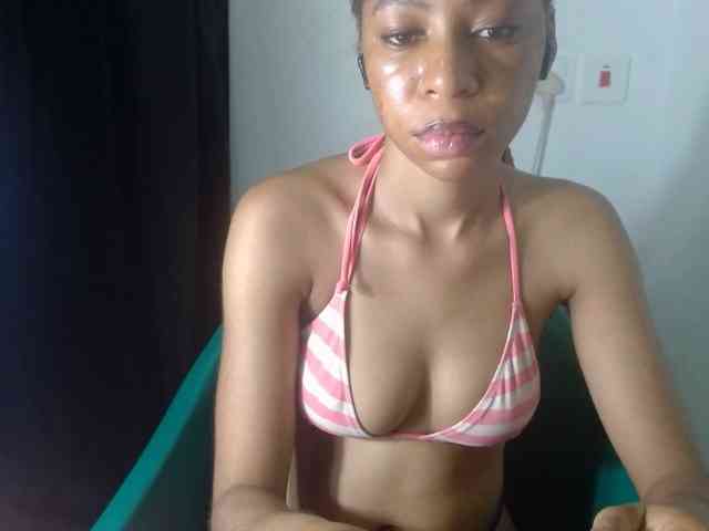 Pussyxwetx webcam