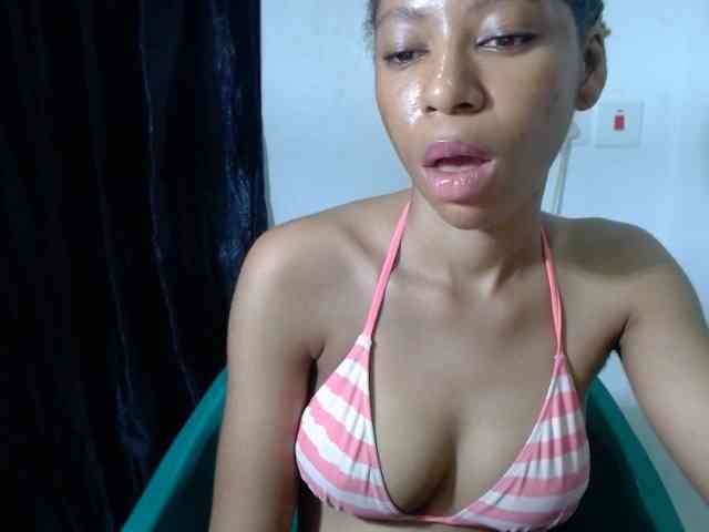 Pussyxwetx webcam