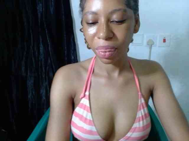 Pussyxwetx webcam