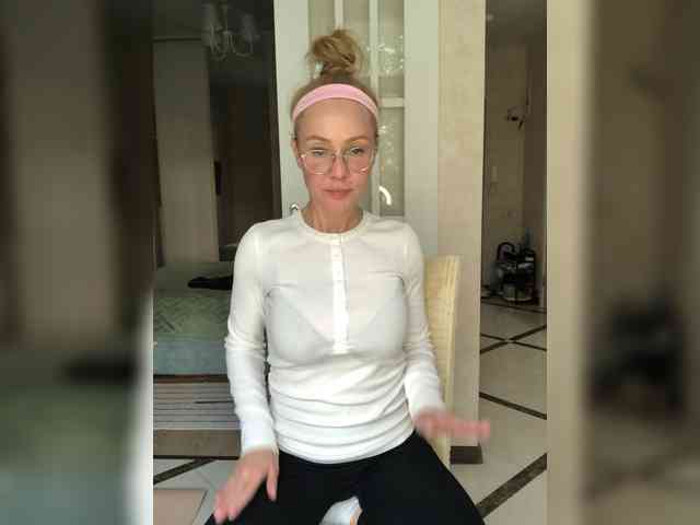 Leeloo_Lee_loo webcam