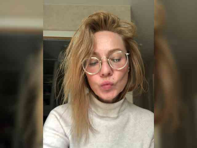 Leeloo_Lee_loo webcam