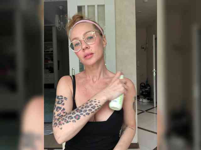 Leeloo_Lee_loo webcam