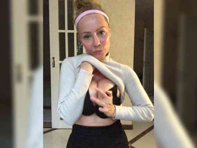 Leeloo_Lee_loo webcam