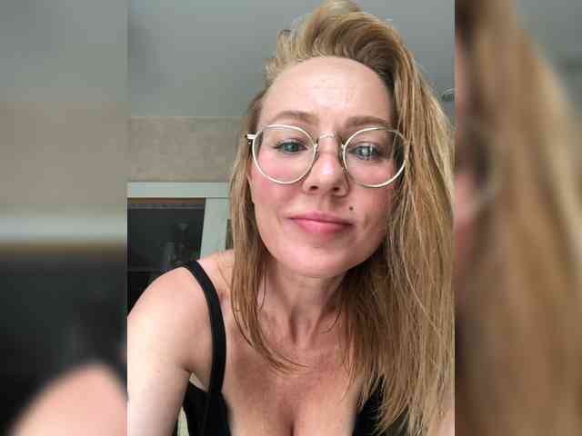 Leeloo_Lee_loo webcam