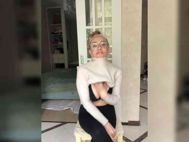 Leeloo_Lee_loo webcam