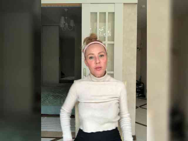 Leeloo_Lee_loo webcam