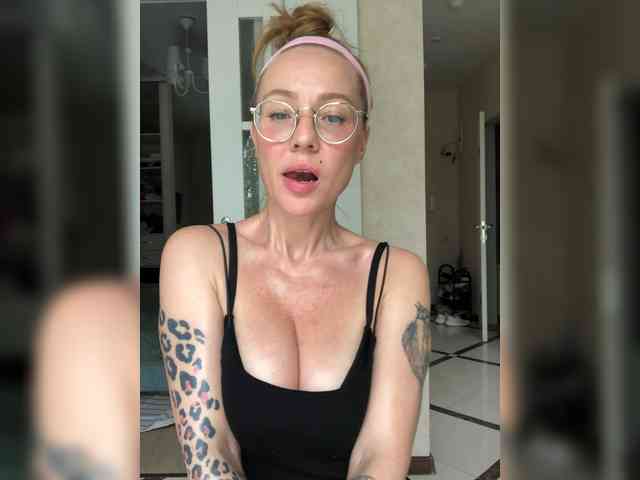 Leeloo_Lee_loo webcam