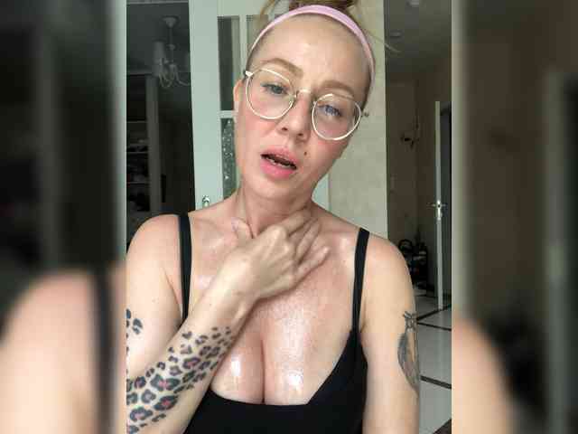 Leeloo_Lee_loo webcam