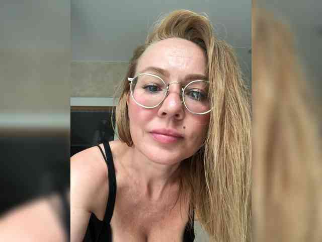 Leeloo_Lee_loo webcam