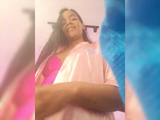 AdaraBell live cam on BongaCams