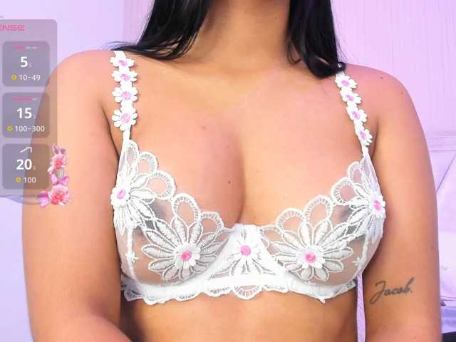AdaraBell live cam on BongaCams