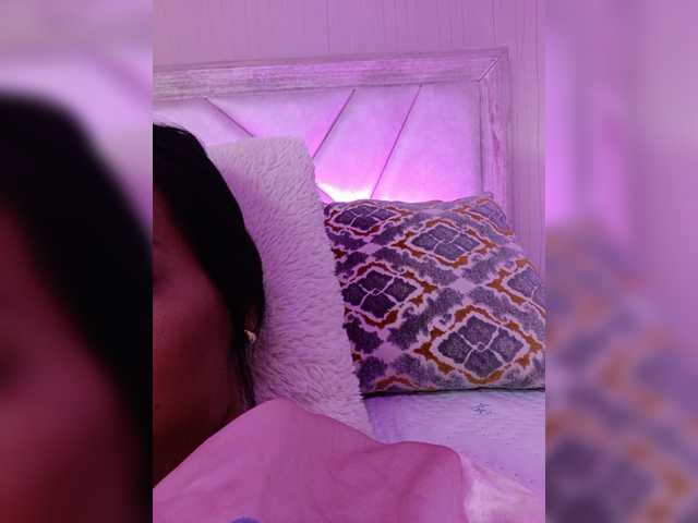 AdaraBell — live female cam