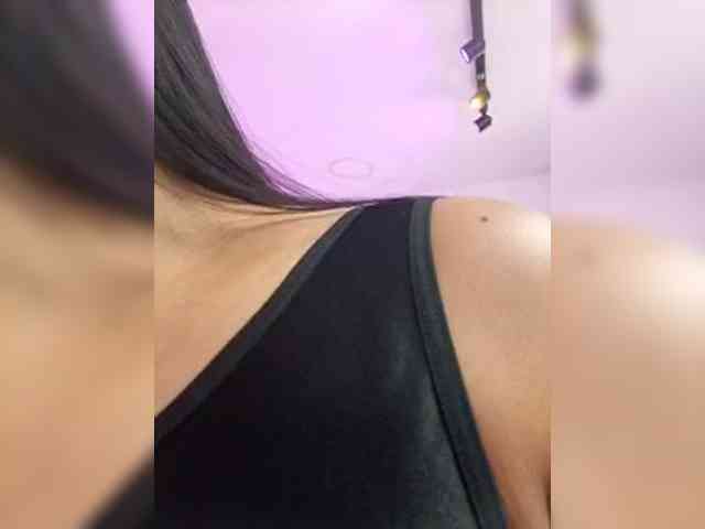 AdaraBell's webcam live show