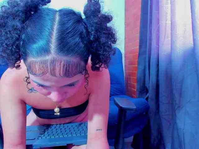 zara-rosse webcam