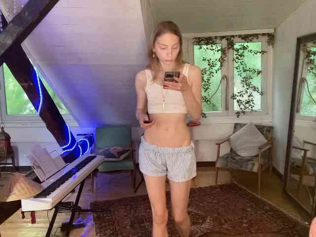 AnnaDarko webcam