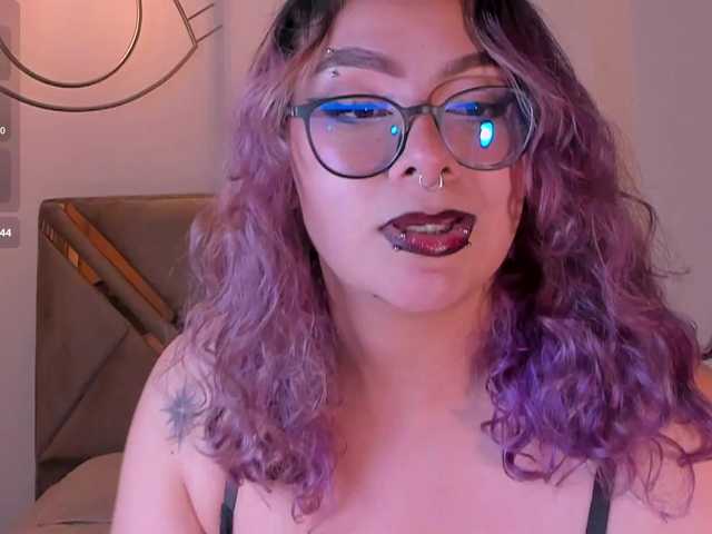 LoiseHarper live cam on UnifiedCams