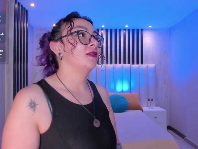LoiseHarper webcam