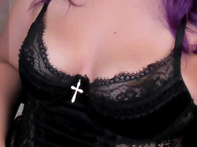 LoiseHarper live cam on BongaCams