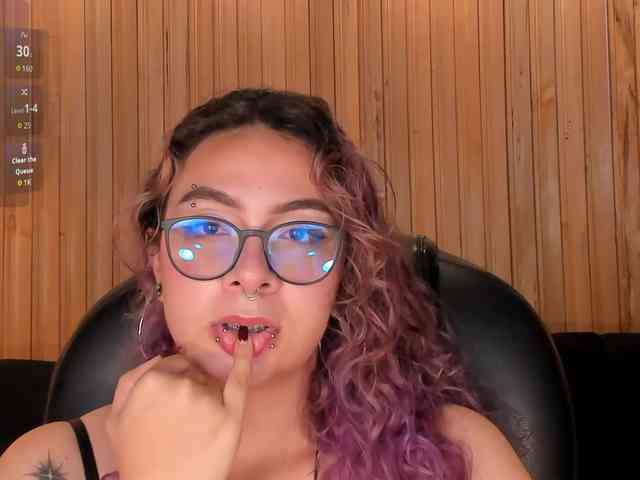 LoiseHarper webcam