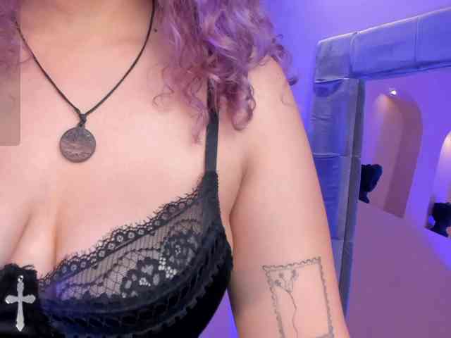 LoiseHarper webcam