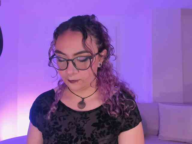 LoiseHarper webcam