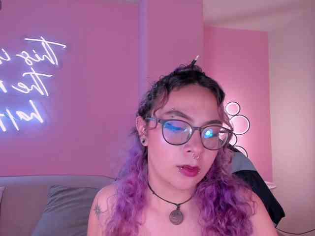 LoiseHarper webcam