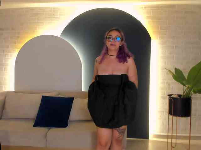LoiseHarper webcam