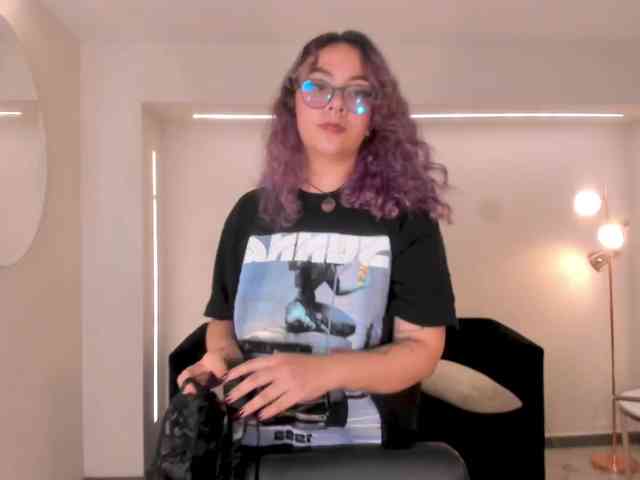 LoiseHarper webcam
