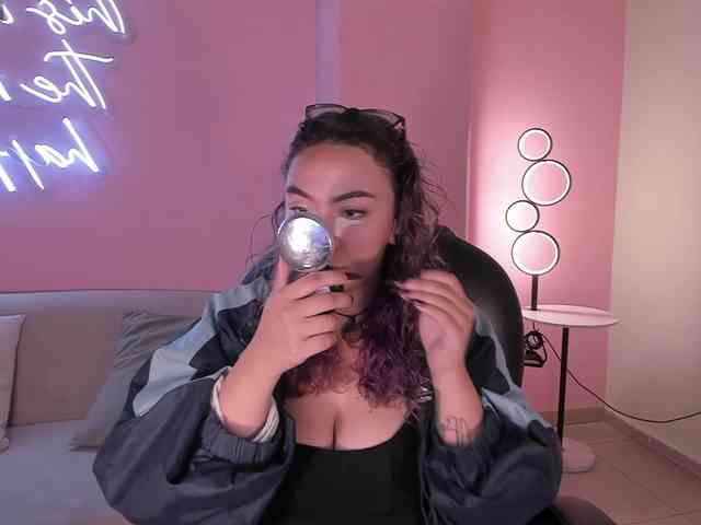 LoiseHarper webcam